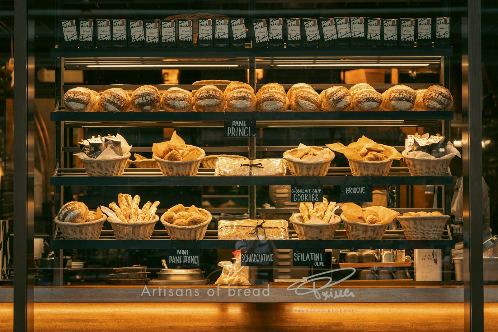 Vitrine réfrigérée d'une pâtisserie