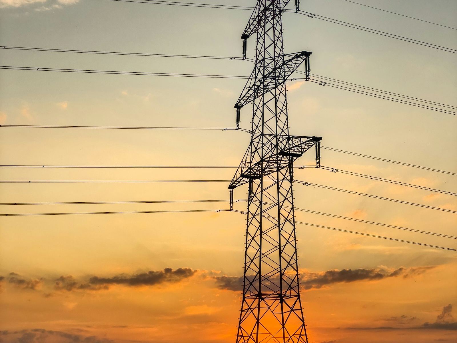 Site industriel et lignes électriques, candidat à un contrat d’effacement électrique