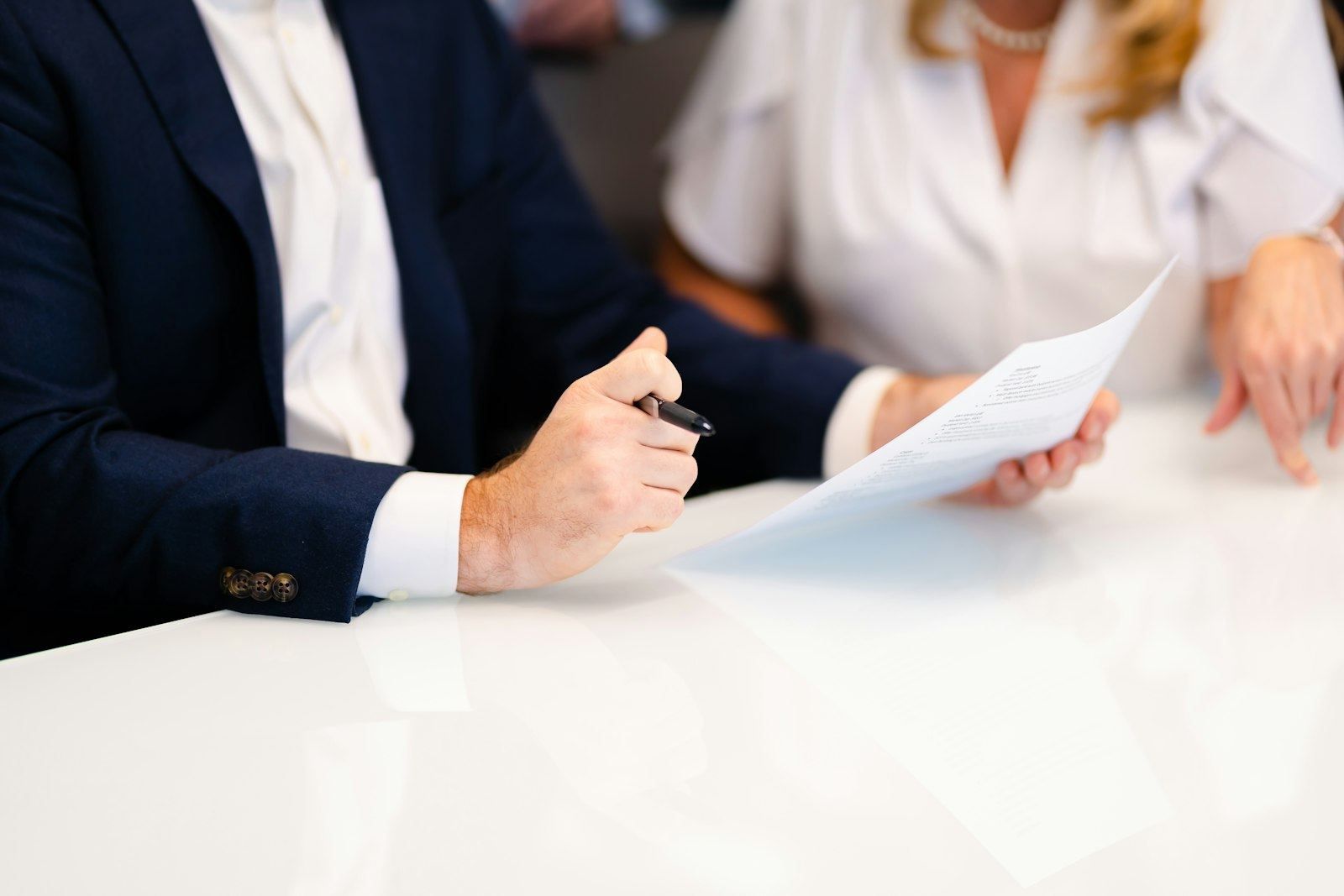 Signature d’un contrat d’électricité professionnel après mise en concurrence des fournisseurs